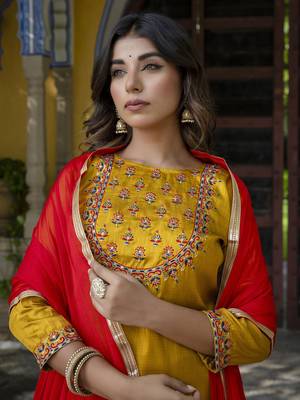 Vredevogel women's cotton silk blend kurta with trousers pant & nazneen dupatta set 3