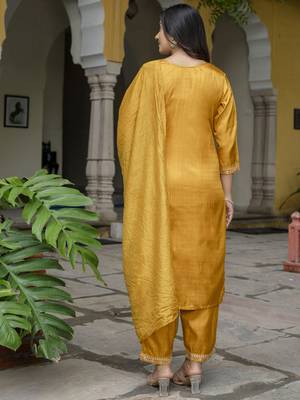 Vredevogel women's silk blend kurta with trousers pant & embroidered chanderi dupatta set 2