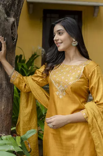 Vredevogel women's silk blend kurta with trousers pant & embroidered chanderi dupatta set