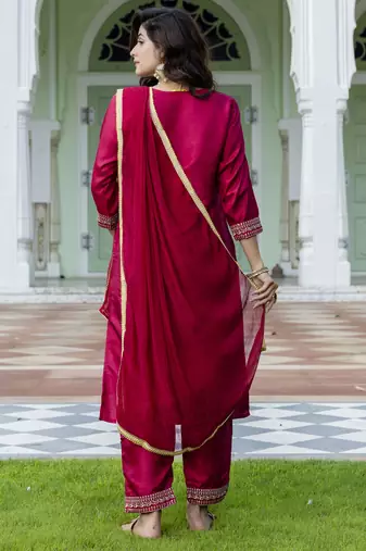 Vredevogel women's silk blend straight kurta with trousers pant & nazneen dupatta set