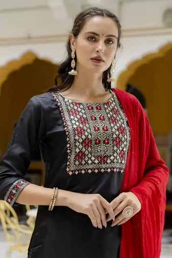 Vredevogel women's silk blend straight kurta with pant & embroidered chanderi dupatta