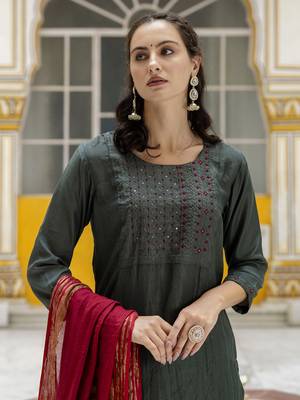 Vredevogel women's silk blend kurta & trousers pant with viscose print dupatta 3