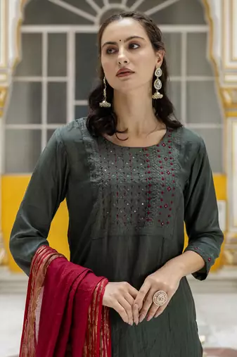 Vredevogel women's silk blend kurta & trousers pant with viscose print dupatta