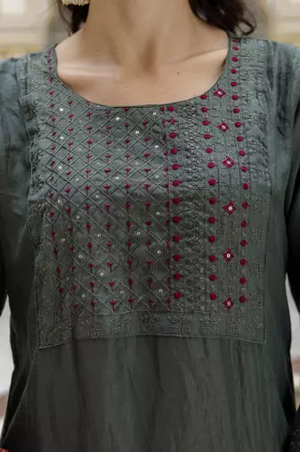 Vredevogel women's silk blend kurta & trousers pant with viscose print dupatta