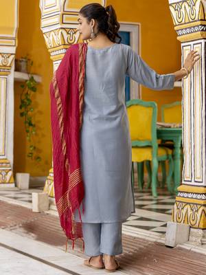 Vredevogel women's silk blend kurta & trousers pant with viscose print dupatta 2