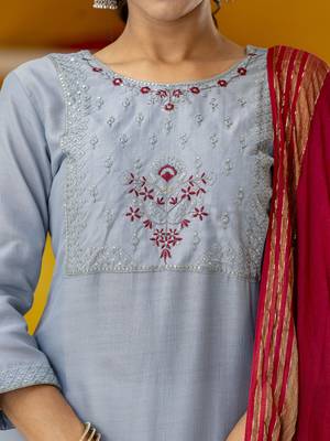 Vredevogel women's silk blend kurta & trousers pant with viscose print dupatta 3