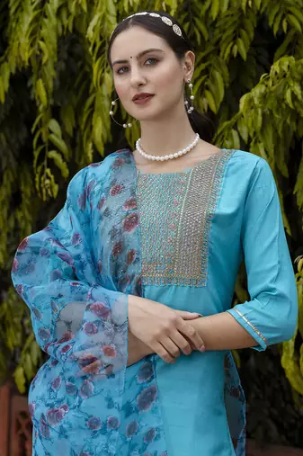 Vredevogel women's silk blend embroidered kurta with trousers pant and organza dupatta set