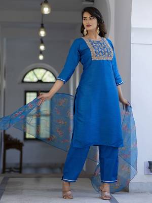 Vredevogel women's silk blend embroidered kurta with trousers pant and organza dupatta set 1