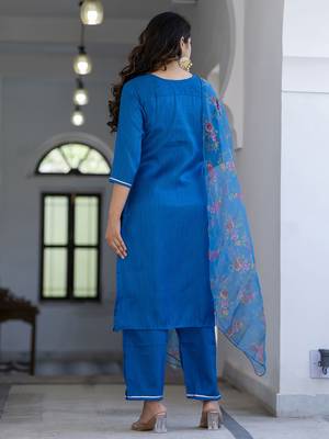 Vredevogel women's silk blend embroidered kurta with trousers pant and organza dupatta set 2