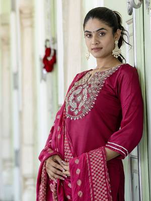 Vredevogel women's cotton silk blend embroidered kurta pant with viscose print dupatta set 3