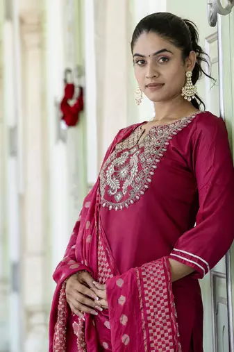Vredevogel women's cotton silk blend embroidered kurta pant with viscose print dupatta set
