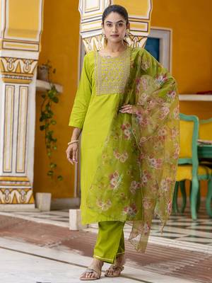 Vredevogel women's embroidered silk blend kurta & trouser pant with organza dupatta 1