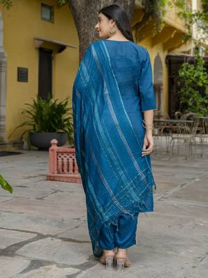 Vredevogel women's embroidered silk blend kurta & pant with viscose print dupatta 2
