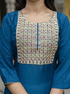 Vredevogel women's embroidered silk blend kurta & pant with viscose print dupatta 3