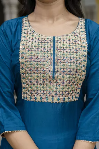Vredevogel women's embroidered silk blend kurta & pant with viscose print dupatta