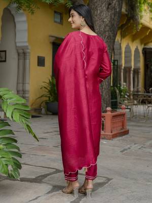Vredevogel women's cotton silk blend kurta & pant with silk embroidery dupatta 2