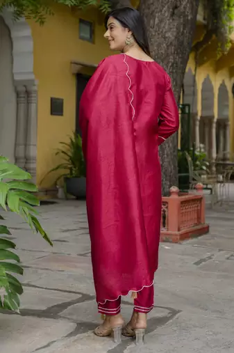 Vredevogel women's cotton silk blend kurta & pant with silk embroidery dupatta