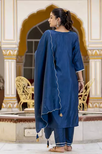 Vredevogel women's cotton silk blend kurta & pant with silk embroidery dupatta