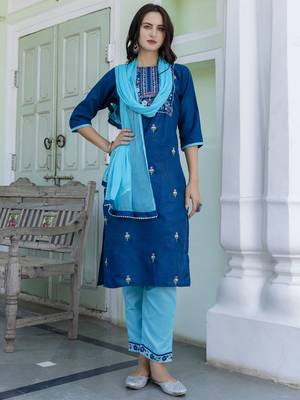 Vredevogel women's cotton blend embroidered kurta with pant & nazneen dupatta set 1