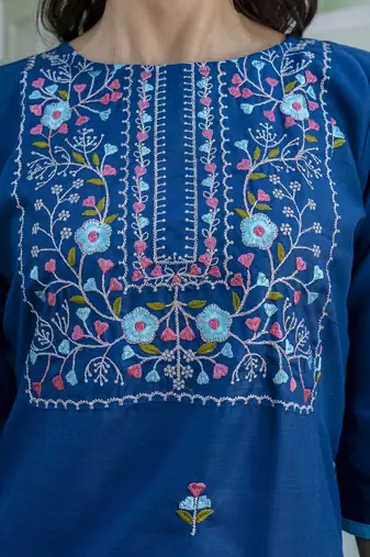 Vredevogel women's cotton blend embroidered kurta with pant & nazneen dupatta set