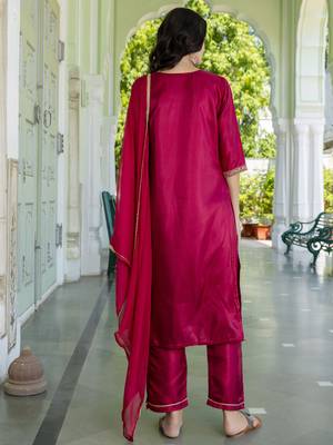 Vredevogel women's silk blend embroidered kurta with pant & nazneen dupatta set 2