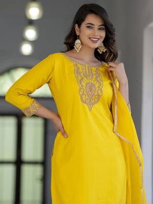 Vredevogel women's silk blend embroidered kurta with pant & nazneen dupatta set 3