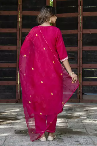 Vredevogel women's silk blend embroidered kurta with pant & dupatta set