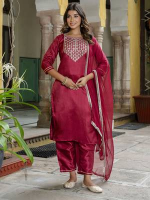 Vredevogel women's silk blend kurta pant set with nazmin dupatta 1