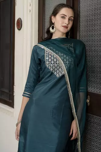 Vredevogel women's silk blend kurta pant set with nazmin dupatta