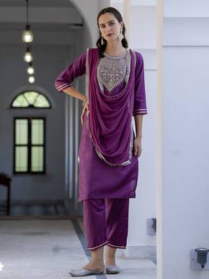 Vredevogel women's silk blend kurta & trouser pant set with nazmin lace border design dupatta 1