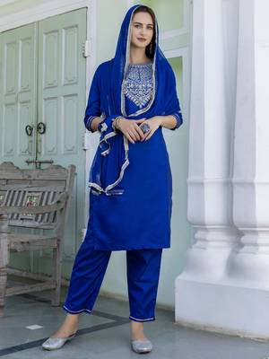 Vredevogel women's silk blend kurta & trouser pant set with nazmin lace border design dupatta 1