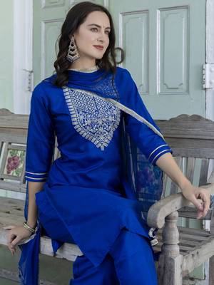Vredevogel women's silk blend kurta & trouser pant set with nazmin lace border design dupatta 3