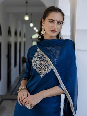 Vredevogel women's silk blend kurta & trouser pant set with nazmin lace border design dupatta 3