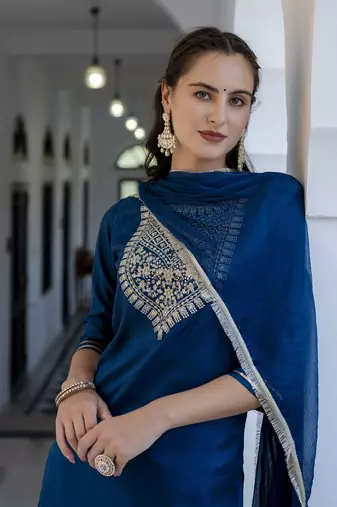 Vredevogel women's silk blend kurta & trouser pant set with nazmin lace border design dupatta