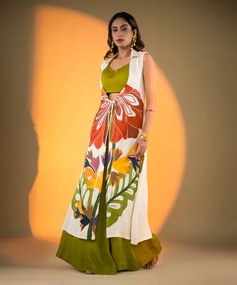 Off-white sleeveless kurta set with floral embroidery & green flared pants 2