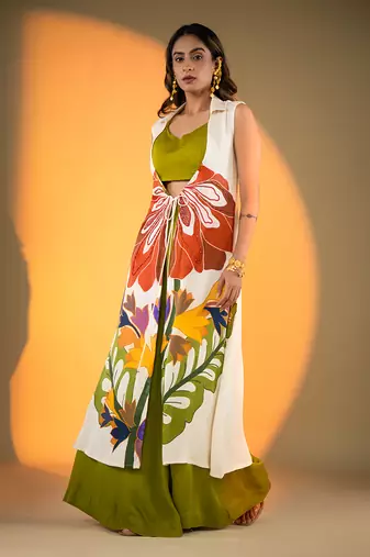 Off-white sleeveless kurta set with floral embroidery & green flared pants
