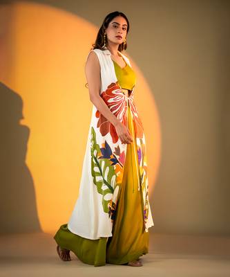 Off-white sleeveless kurta set with floral embroidery & green flared pants 3