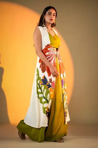 Off-white sleeveless kurta set with floral embroidery & green flared pants