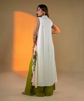 Off-white sleeveless kurta set with floral embroidery & green flared pants 5