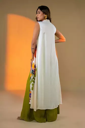Off-white sleeveless kurta set with floral embroidery & green flared pants