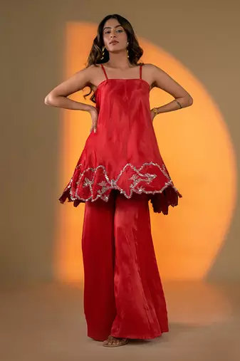 Red sleeveless kurta set with embroidery & sharara