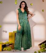 Evergreen v-neck kurta set with embroidery