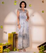 Grey v-neck kurta set with embroidery