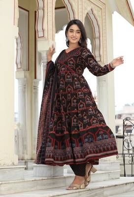 Black   cotton  hand   work anarkali  kurti pant dupatta set 4