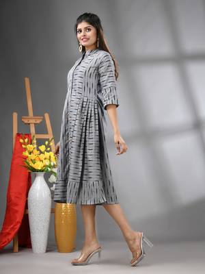 Grey cotton midi dress with stripe pattern 2