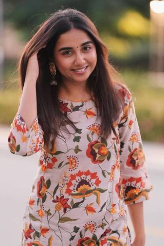 Women's Floral Printed Knee Length Round Neck Kurta And Pant Set (Beige)