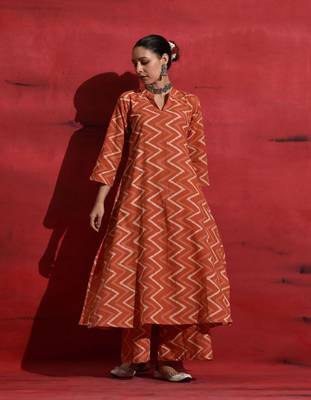 Women's Geometric Printed Knee Length Flared Rayon Kurti And Palazzo Set (K127) 1