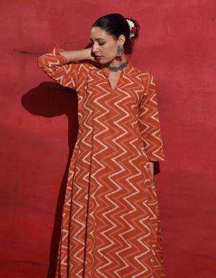 Women's Geometric Printed Knee Length Flared Rayon Kurti And Palazzo Set (K127) 5