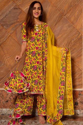 Women's Floral Printed Knee Length Round Neck Kurta Set With Dupatta (K128)