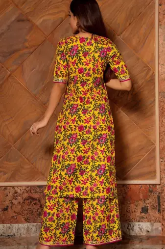 Women's Floral Printed Knee Length Round Neck Kurta Set With Dupatta (K128)